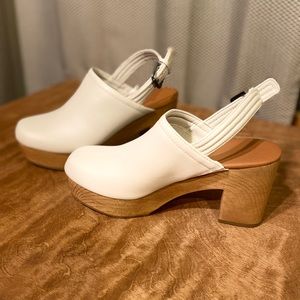 New without tags Universal Threads Watson Platform white clog heels size 8